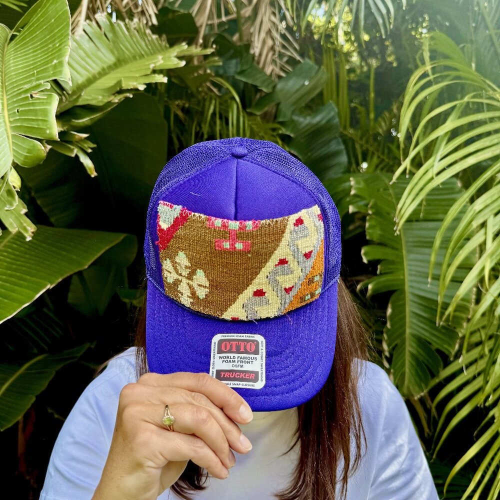 NWOT---Never Been Worn--- Orijinal Trucker Hat